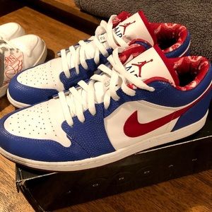 Jordan Retro 1 low east side Great Conditiion